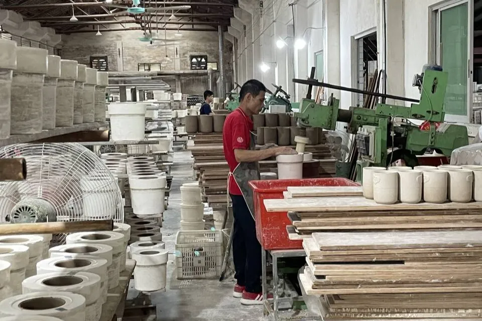 Ceramic Bathroom Accessories Factory From China -Yigejia