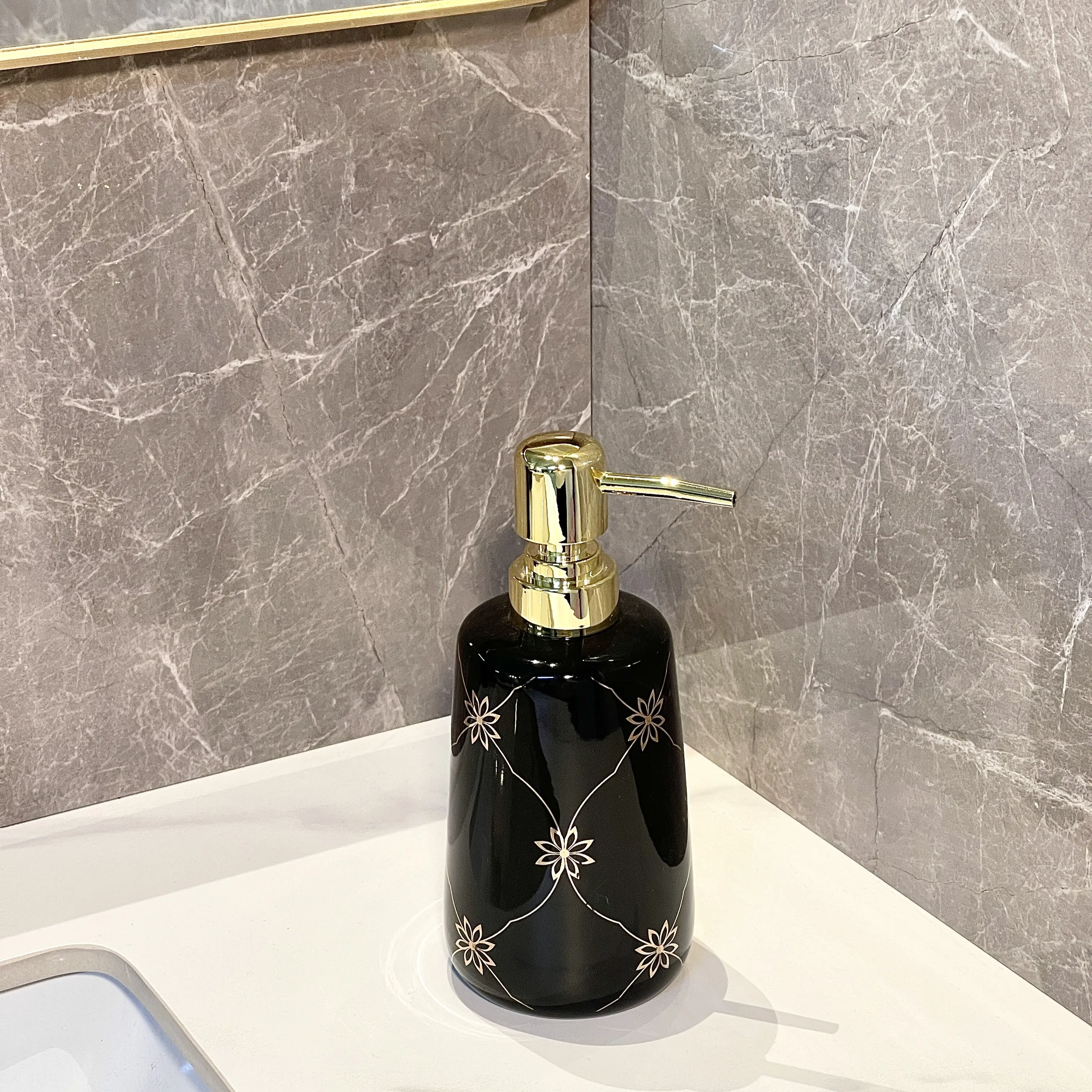 Wholesale Luxury Bathroom Set 4 Piece Accessories (4)