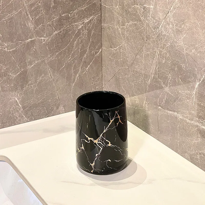 Gobelets en céramique pour salle de bains
